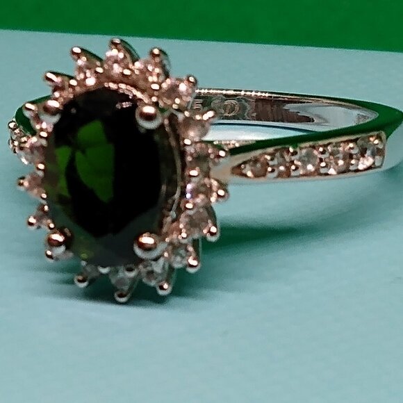 Beautiful Russian chrome diopside, size 5 - Picture 4 of 7